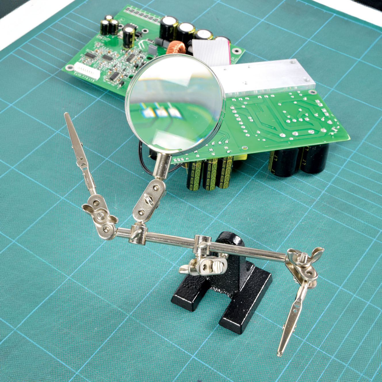 Mercury MAG01 Helping Hands Positioning Crocodile Clip with Glass Magnifier