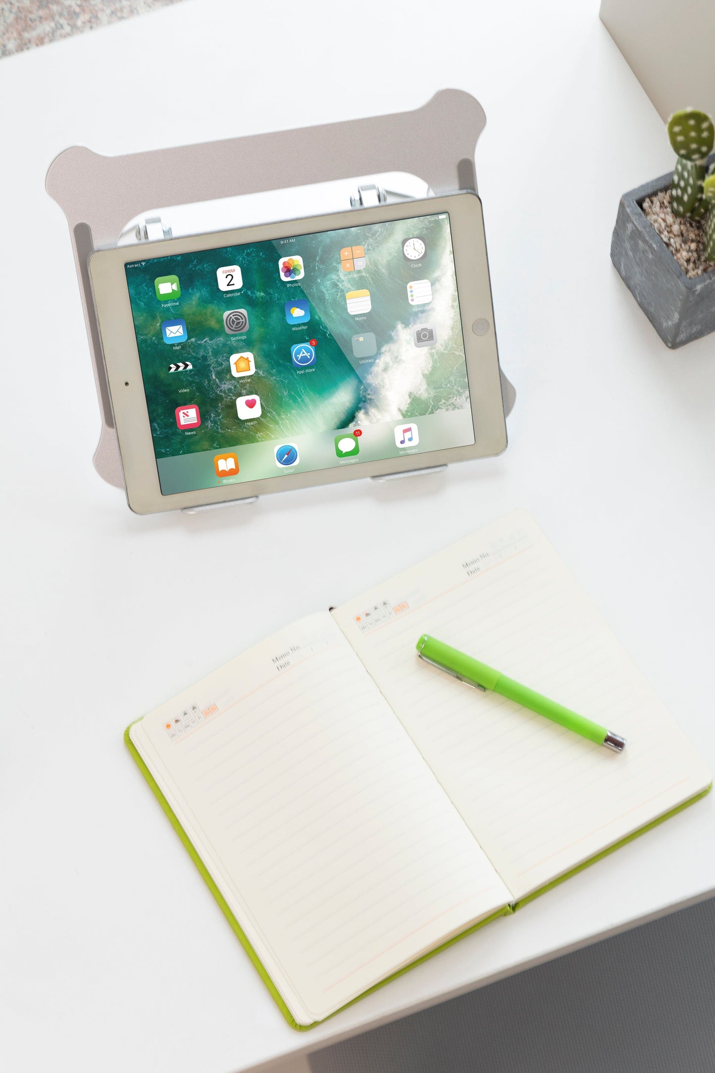 ProperAV Aluminium Construction Fully Adjustable Laptop or Tablet Stand - Silver